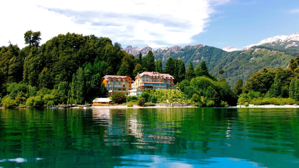 Correntoso Lake Hotel